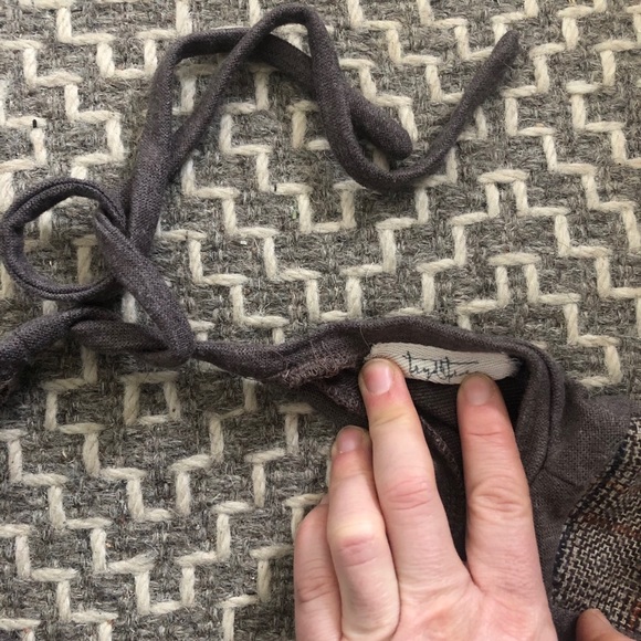 Cosy sweater with tweed shoulder patches - Picture 4 of 10